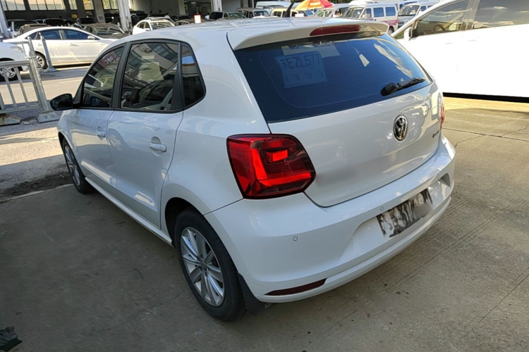 Volkswagen Polo 2015 car image #5