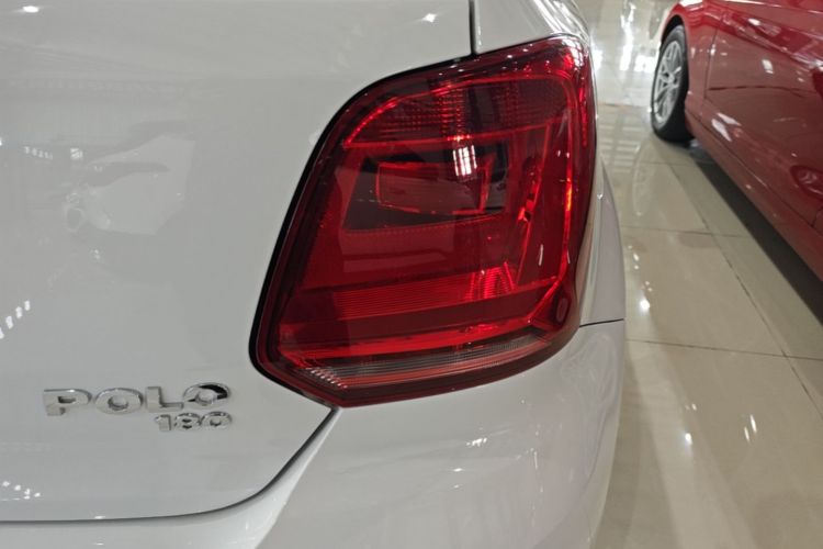 Volkswagen Polo 2018 car image #8