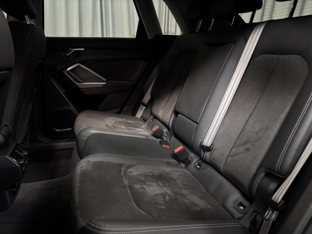 Audi Q3 2022 car image #18