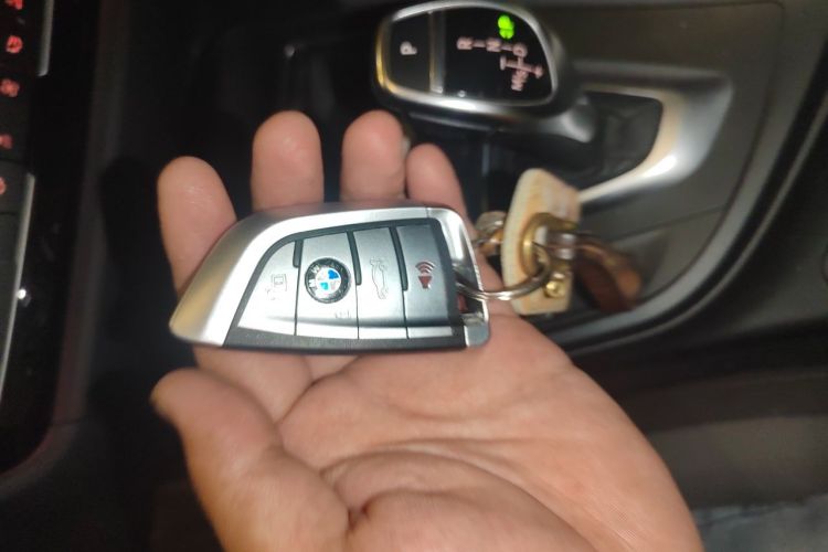 BMW 3 Series 2017 #11 BMW 3 Series 2017 car image #11