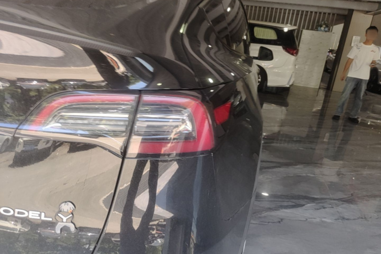 Tesla Model Y 2023 #8 Tesla Model Y 2023 car image #8