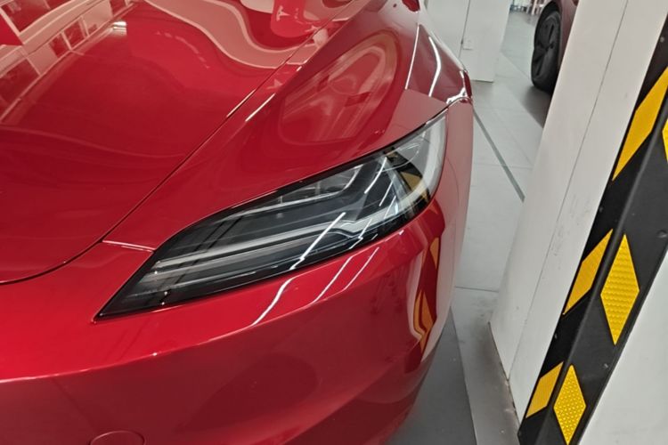Tesla Model 3 2024 car image #21