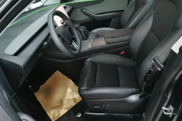 Tesla Model Y 2025 #15 Tesla Model Y 2025 car image #15
