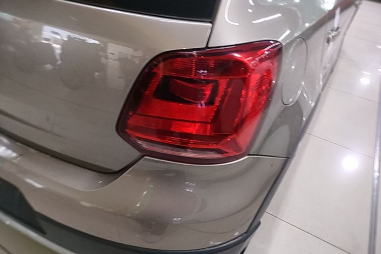 Volkswagen Polo 2016 car image #8