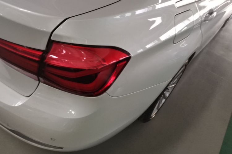 BMW 3 Series 2018 car image #8