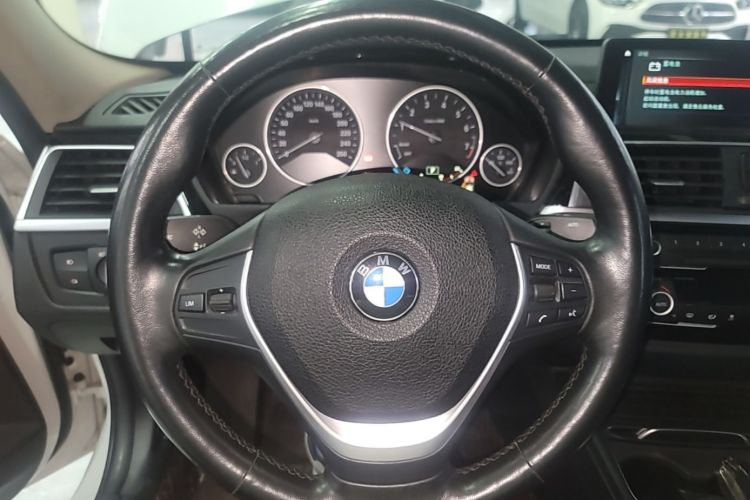 BMW 3 Series 2019 car image #11