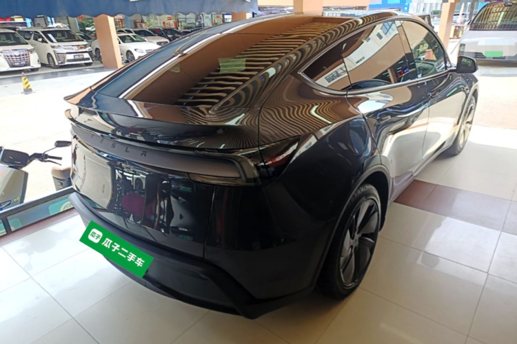 Tesla Model Y 2025 #7 Tesla Model Y 2025 car image #7