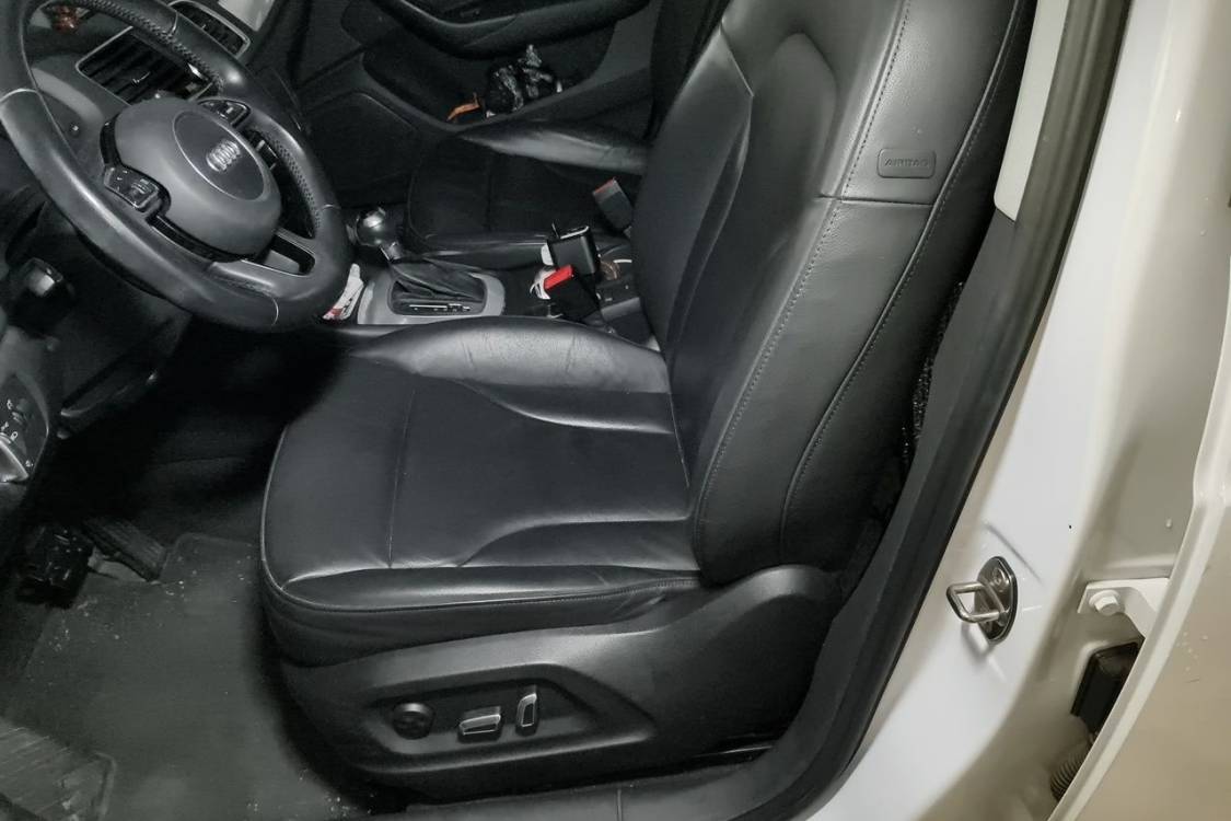 Audi Q3 2016 car image #18