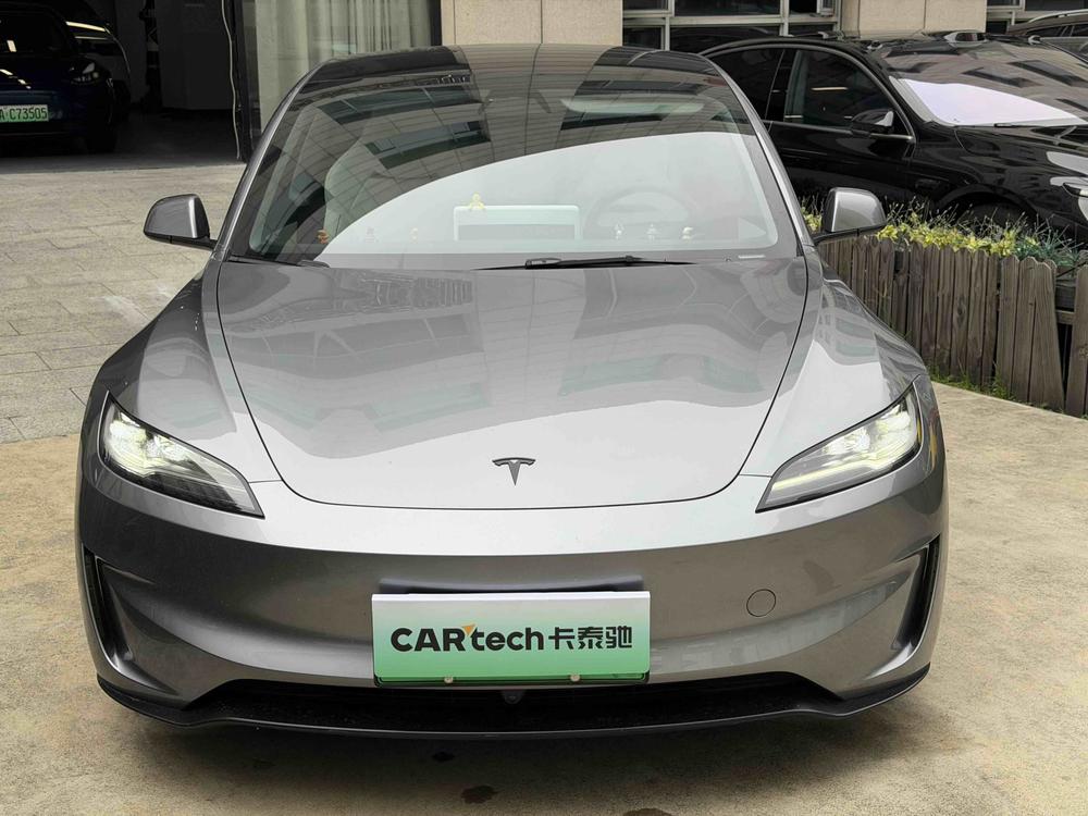 Tesla Model 3 2026 car image #2
