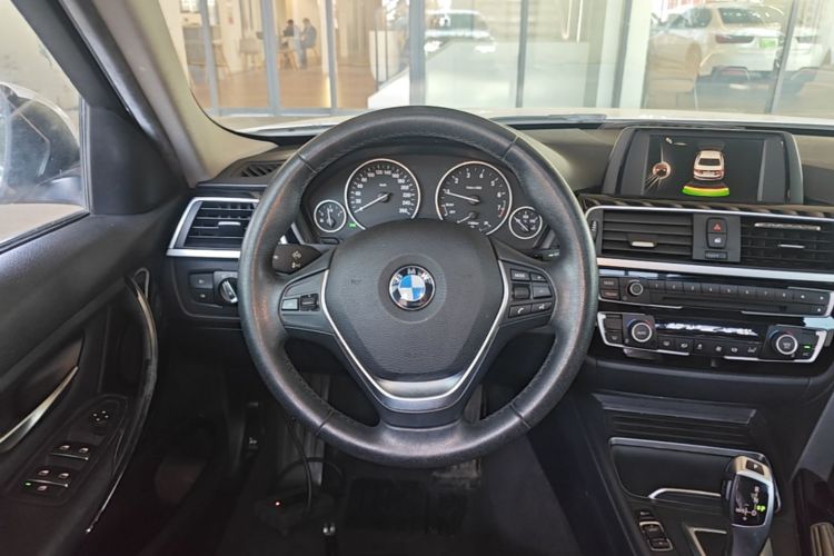 BMW 3 Series 2017 #15 BMW 3 Series 2017 car image #15