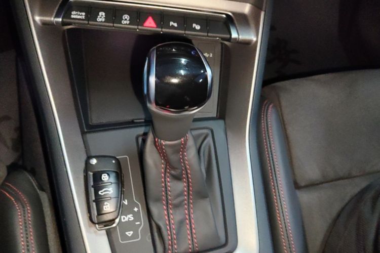 Audi Q3 2022 car image #14