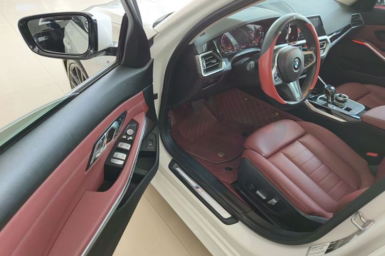 BMW 3 Series 2021 car image #16