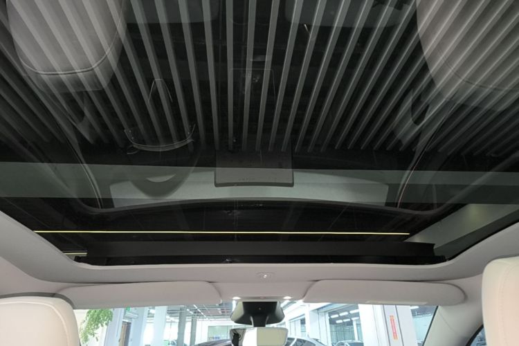 Tesla Model Y 2025 #18 Tesla Model Y 2025 immagine di auto #18