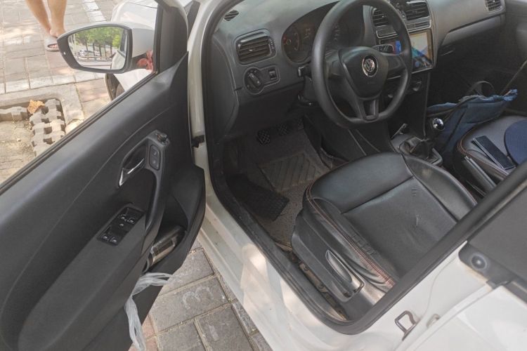 Volkswagen Polo 2015 #13 Volkswagen Polo 2015 car image #13