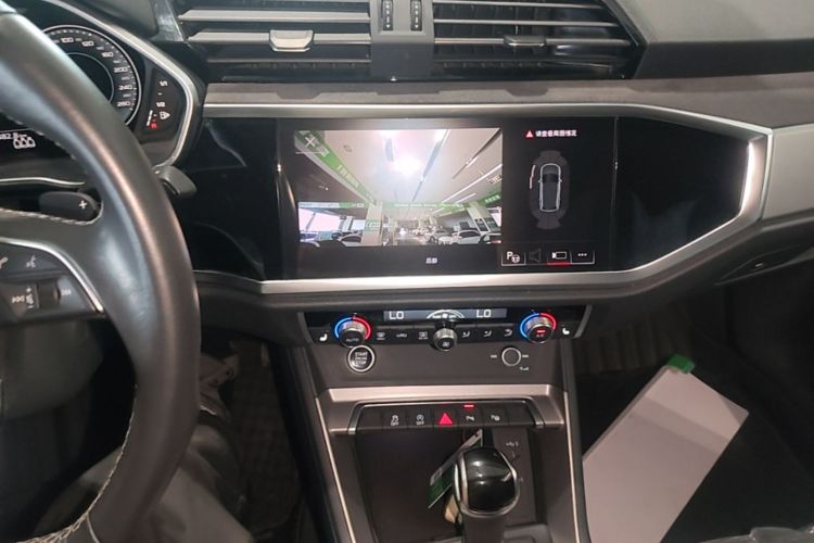 Audi Q3 2023 car image #17