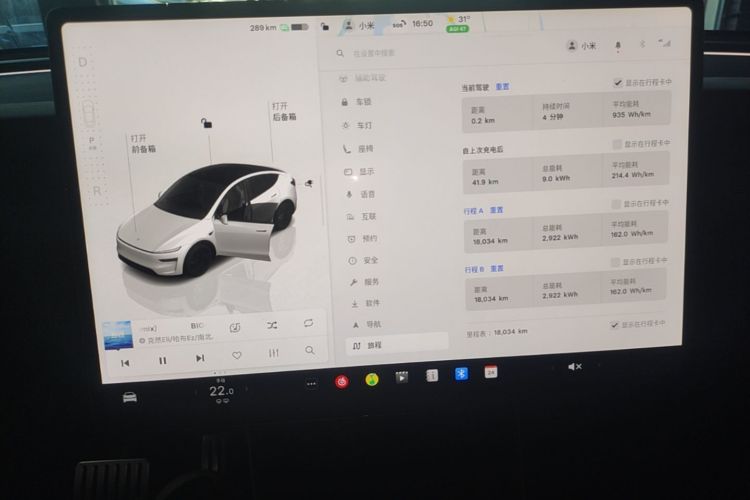 Tesla Model Y 2025 car image #12