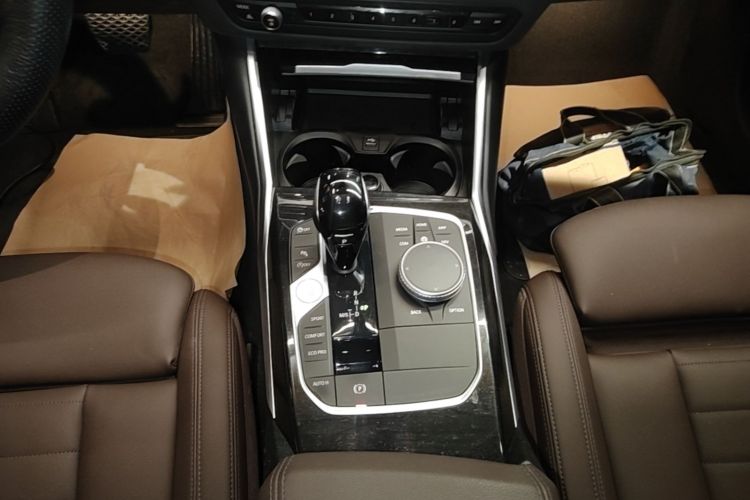 BMW 3 Series 2019 car image #14