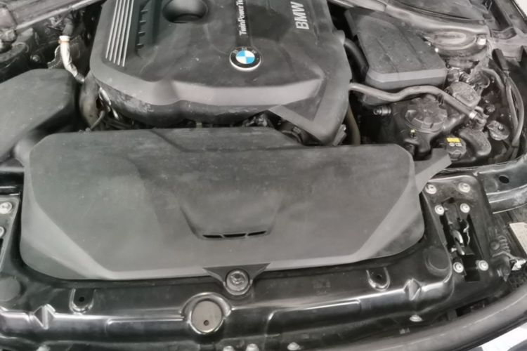 BMW 3 Series 2019 car image #20