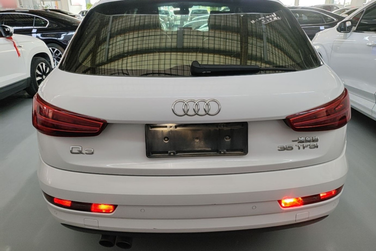 Audi Q3 2018 #6 Audi Q3 2018 car image #6