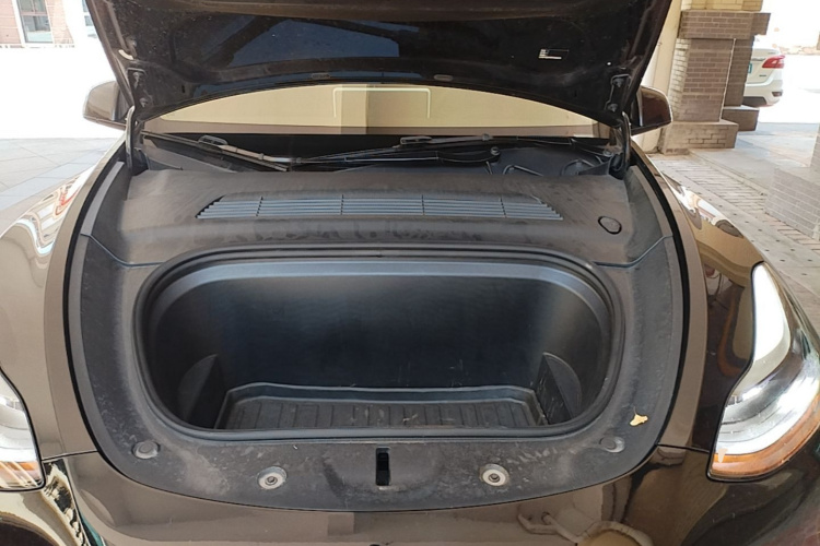 Tesla Model Y 2023 immagine di auto #20