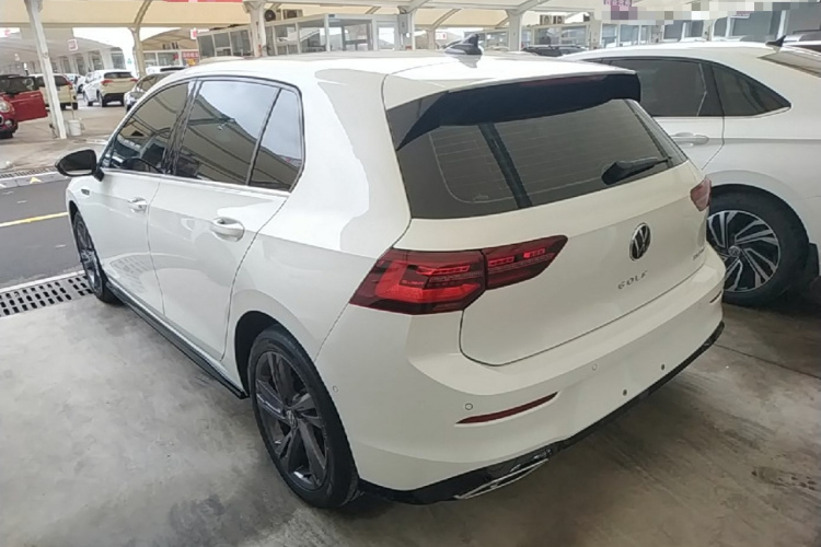 Volkswagen Golf 2023 car image #5
