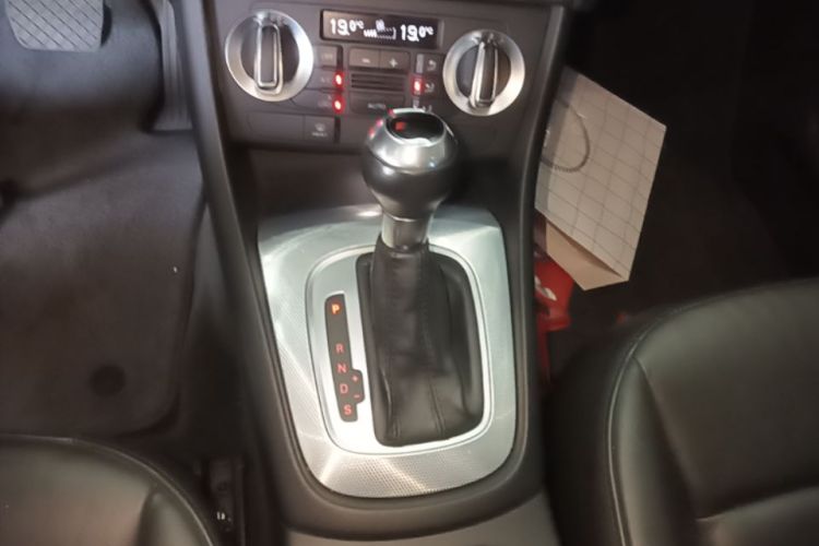 Audi Q3 2015 car image #14