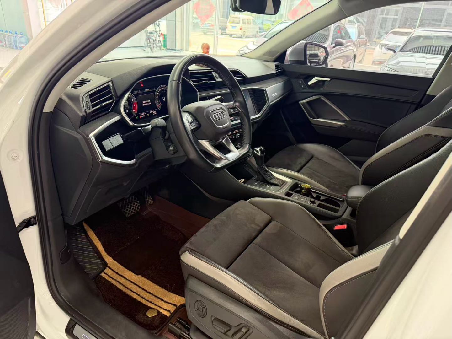 Audi Q3 2022 car image #8