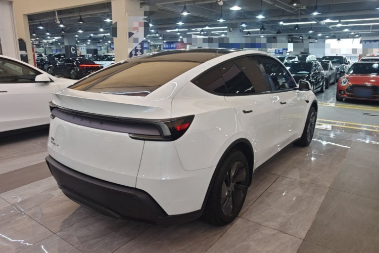 Tesla Model Y 2025 #7 Tesla Model Y 2025 immagine di auto #7
