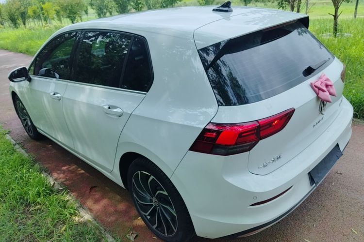Volkswagen Golf 2022 car image #5