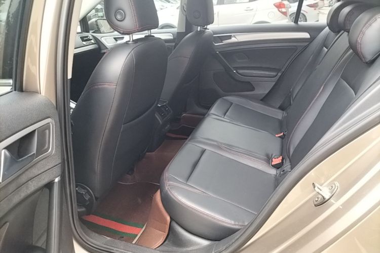 Volkswagen Golf 2020 car image #17