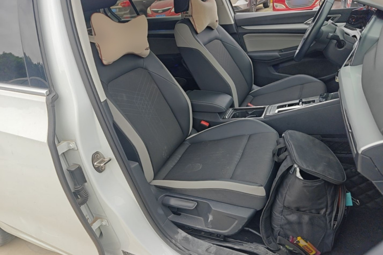 Volkswagen Golf 2021 car image #24