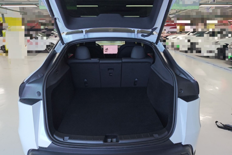 Tesla Model Y 2026 #19 Tesla Model Y 2026 car image #19
