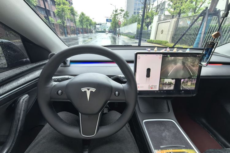 Tesla Model Y 2021 #14 Tesla Model Y 2021 car image #14