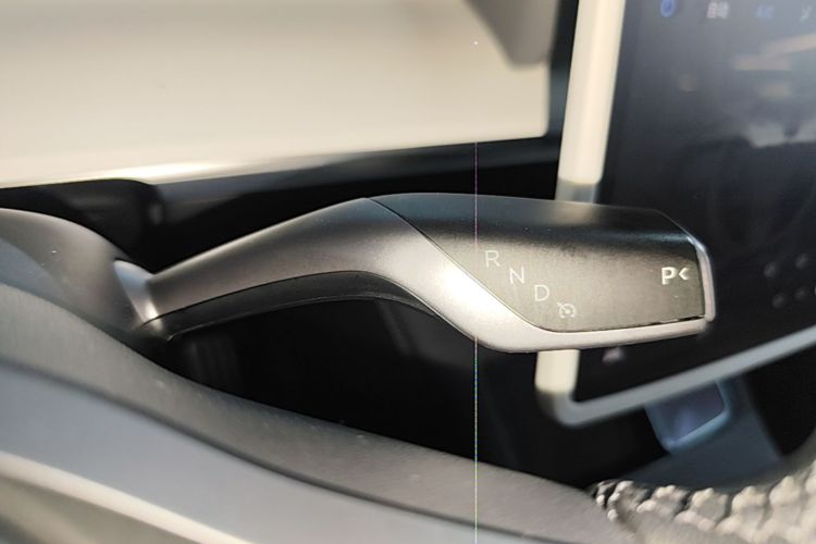 Tesla Model Y 2023 car image #14
