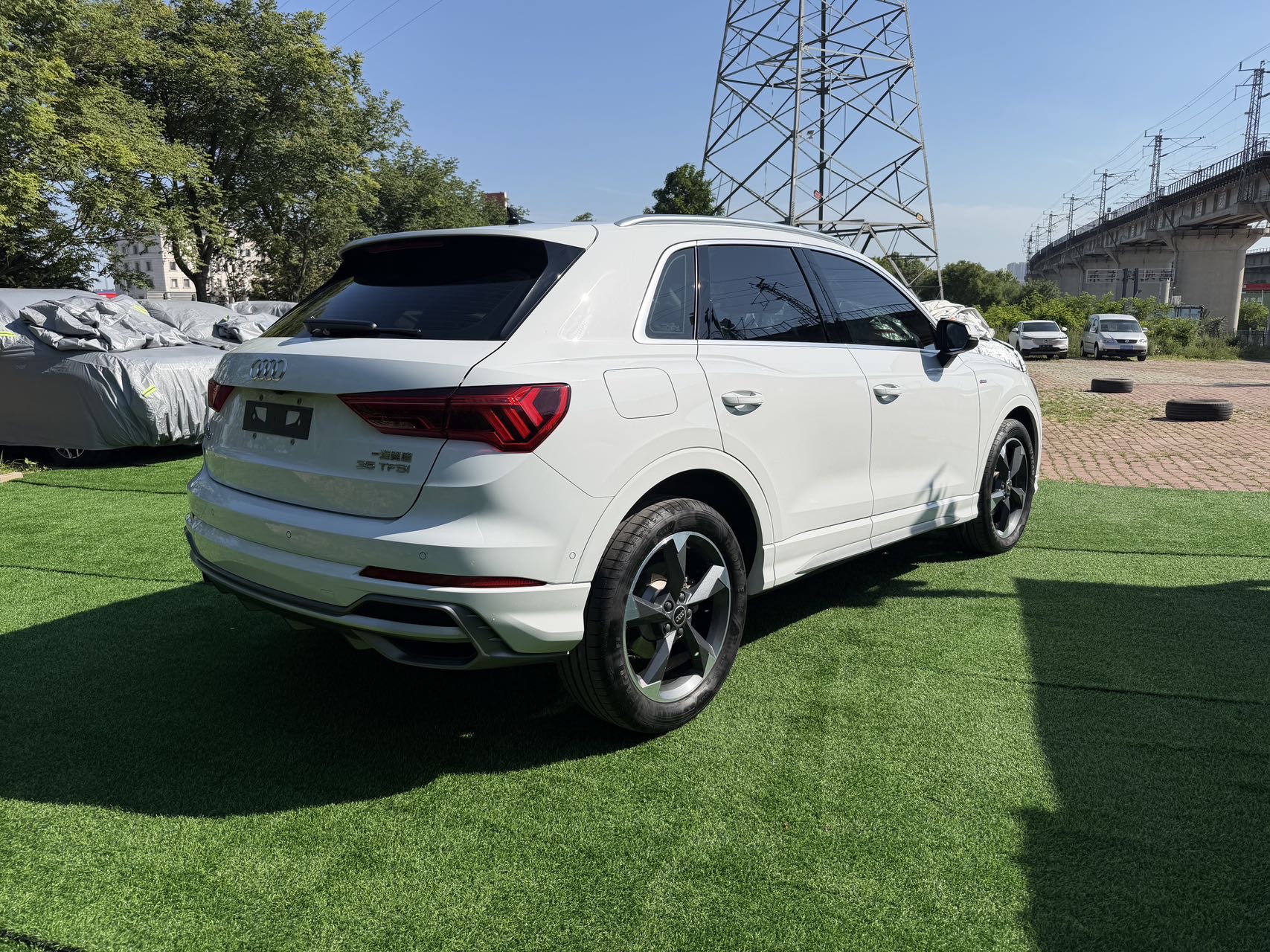 Audi Q3 2023 car image #6
