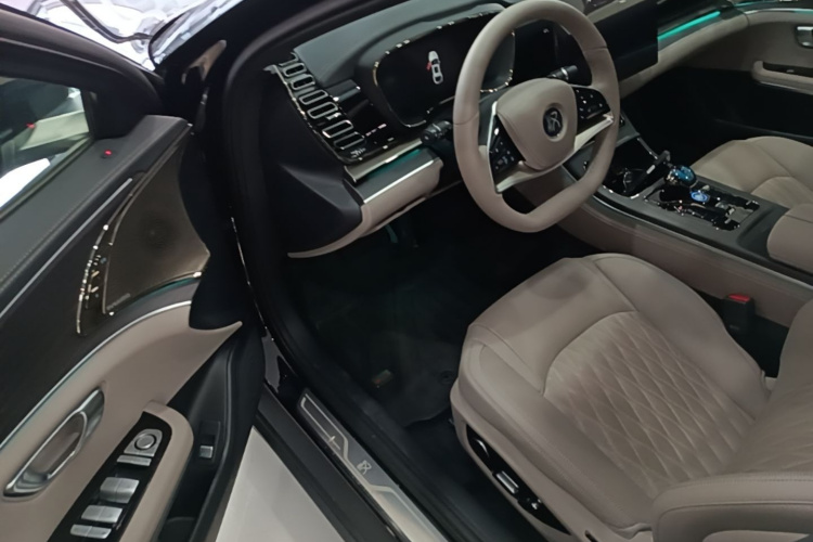 BYD Han 2025 car image #16