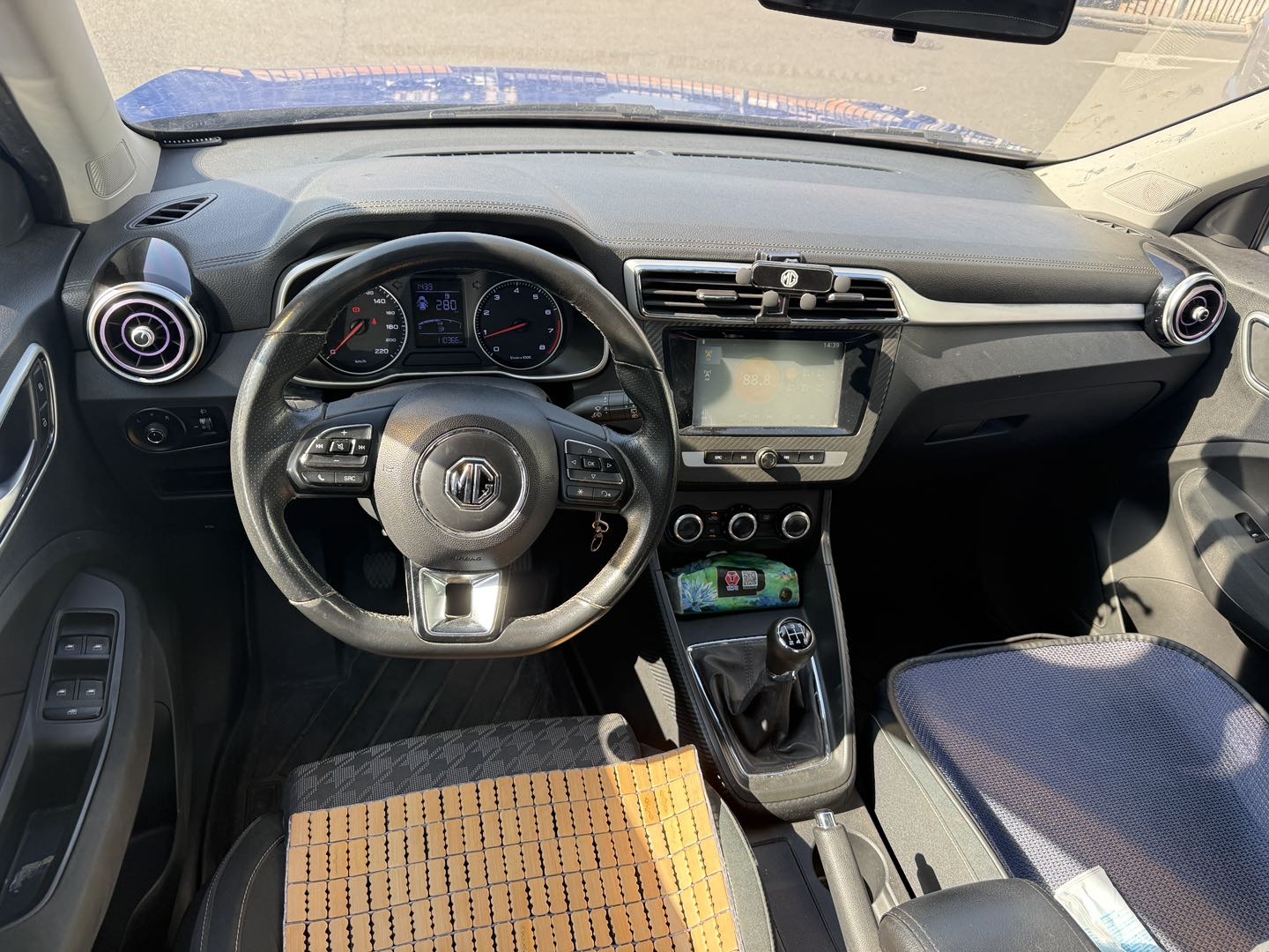 MG ZS 2017 #5 MG ZS 2017 car image #5