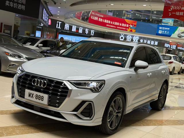 Audi Q3 2022 car image #10