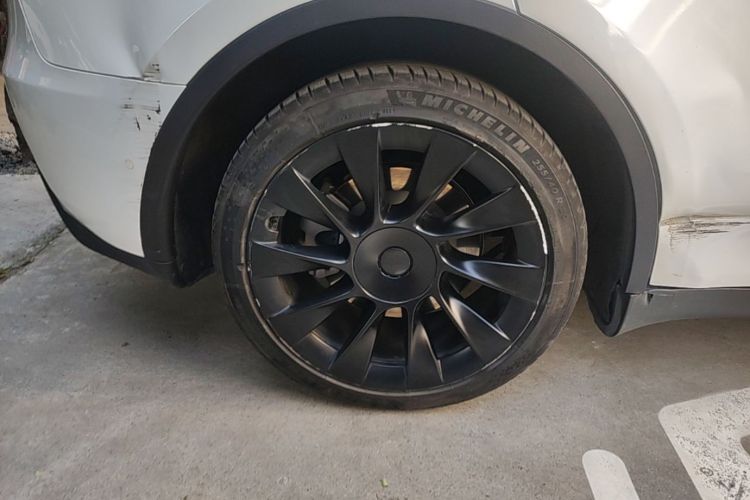 Tesla Model Y 2023 #10 Tesla Model Y 2023 immagine di auto #10
