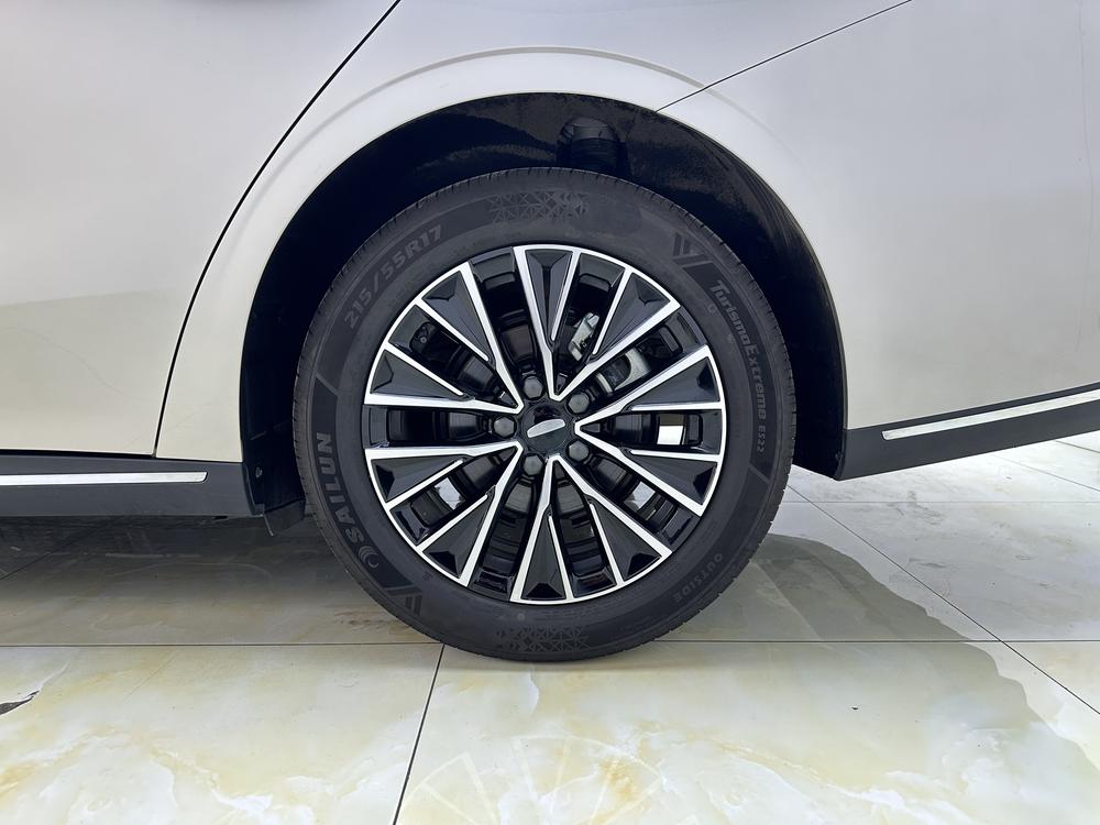 GEELY Emgrand 2026 car image #9