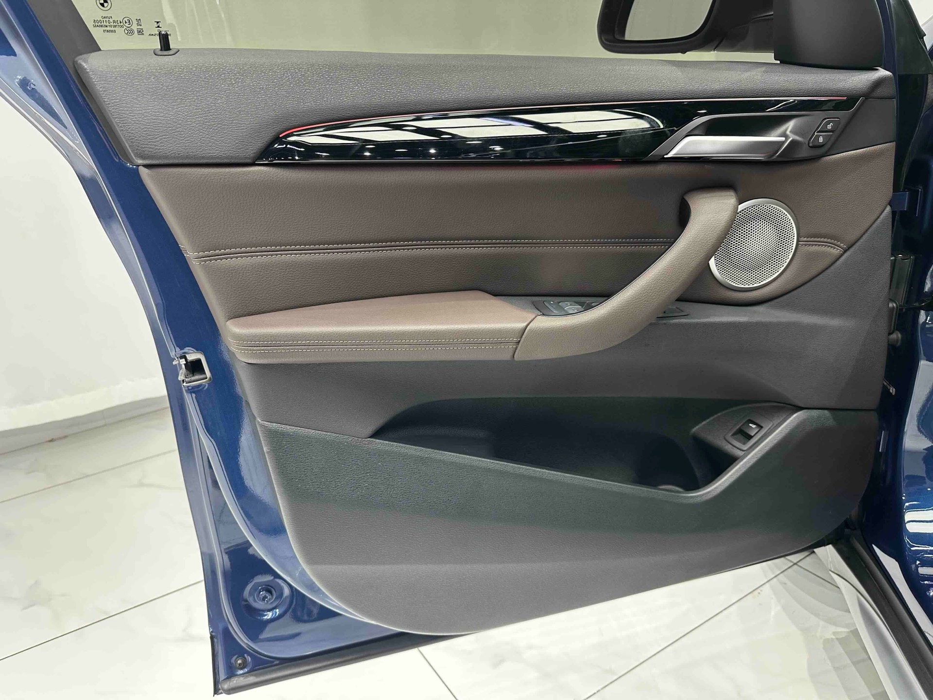 2023 car image #16