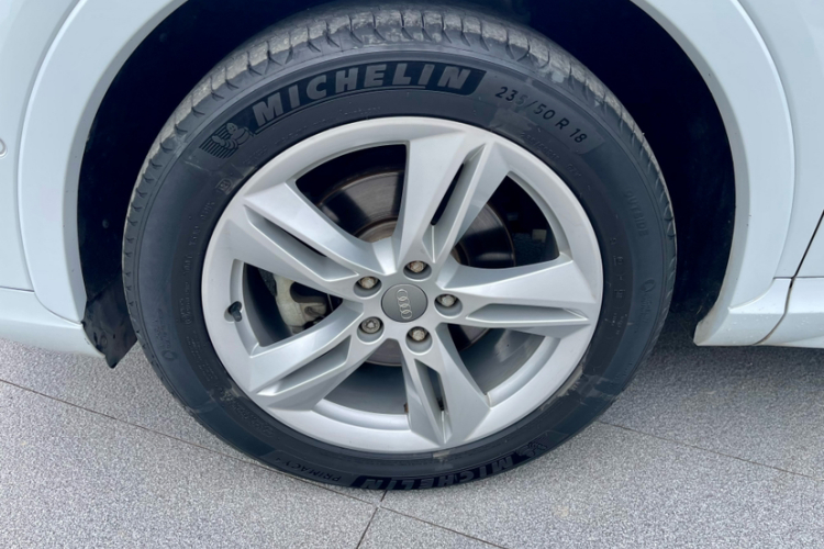 Audi Q3 2016 immagine di auto #29