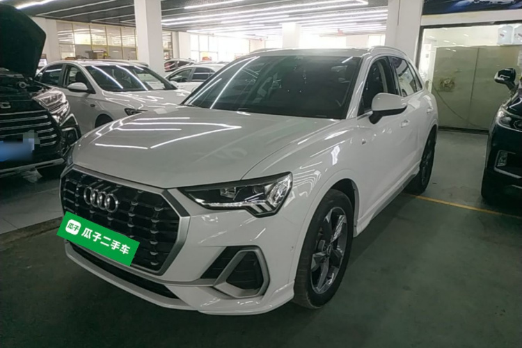 Audi Q3 2021 car image #2