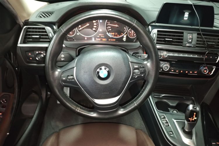 BMW 3 Series 2018 car image #11
