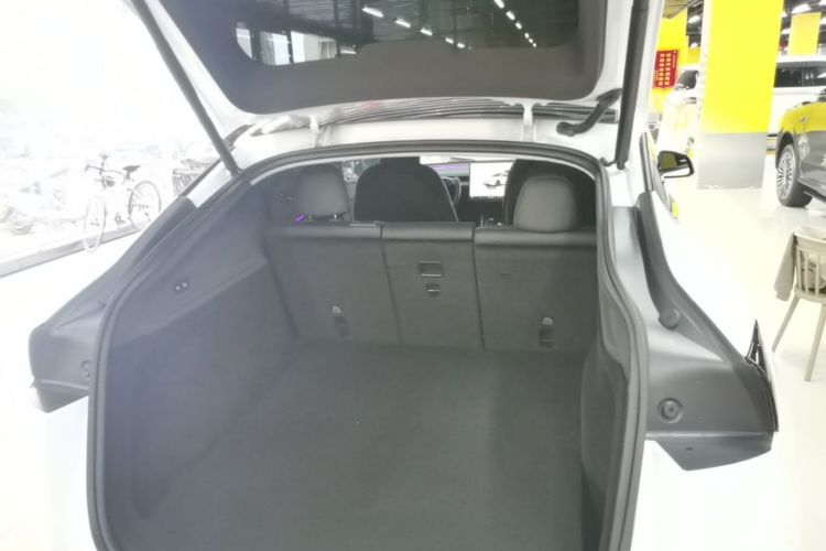 Tesla Model Y 2025 #19 Tesla Model Y 2025 car image #19
