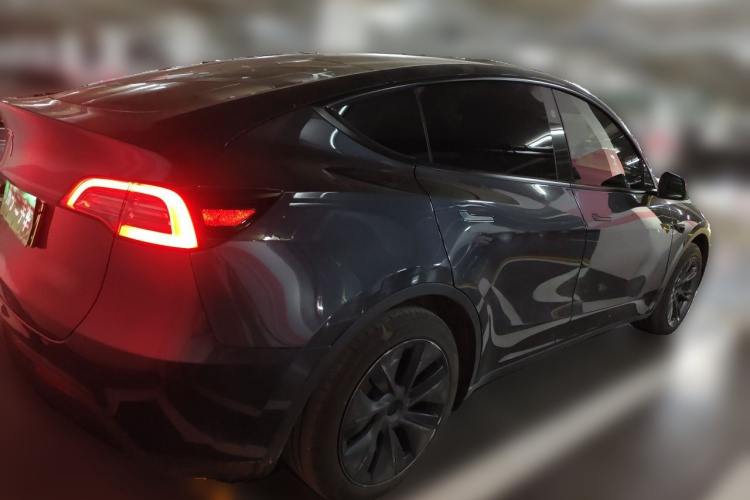 Tesla Model Y 2024 #5 Tesla Model Y 2024 car image #5