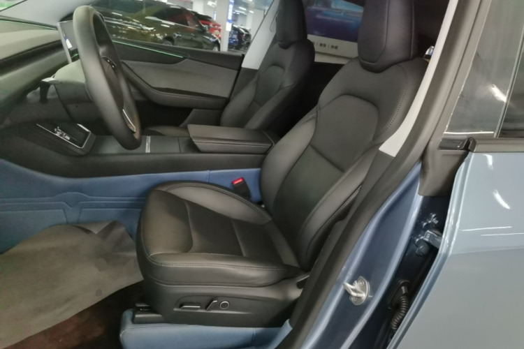 Tesla Model Y 2025 #19 Tesla Model Y 2025 immagine di auto #19