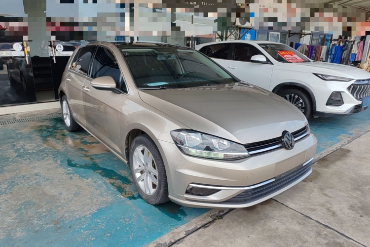 Volkswagen Golf 2018 car image #4