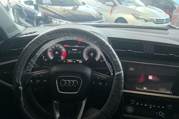 Audi Q3 2023 immagine di auto #10