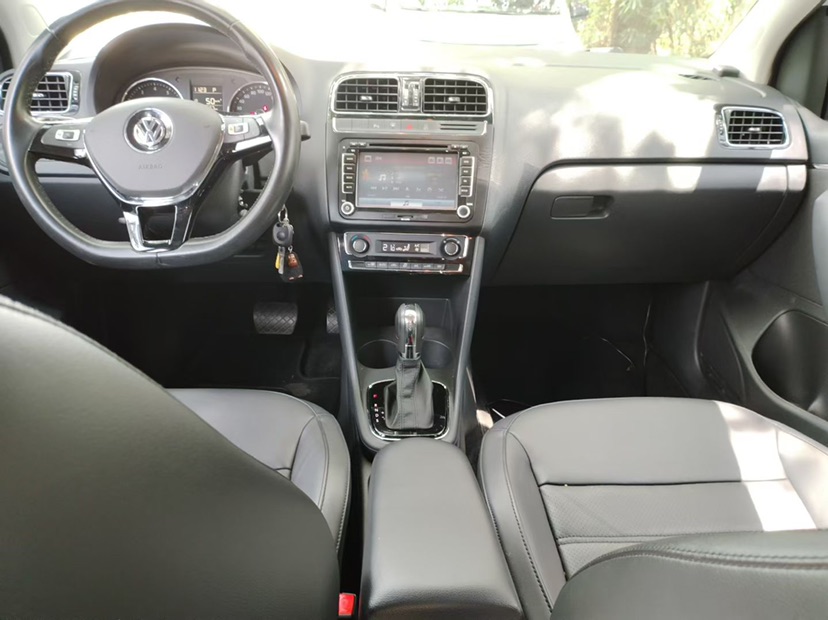 Volkswagen Polo 2015 car image #5